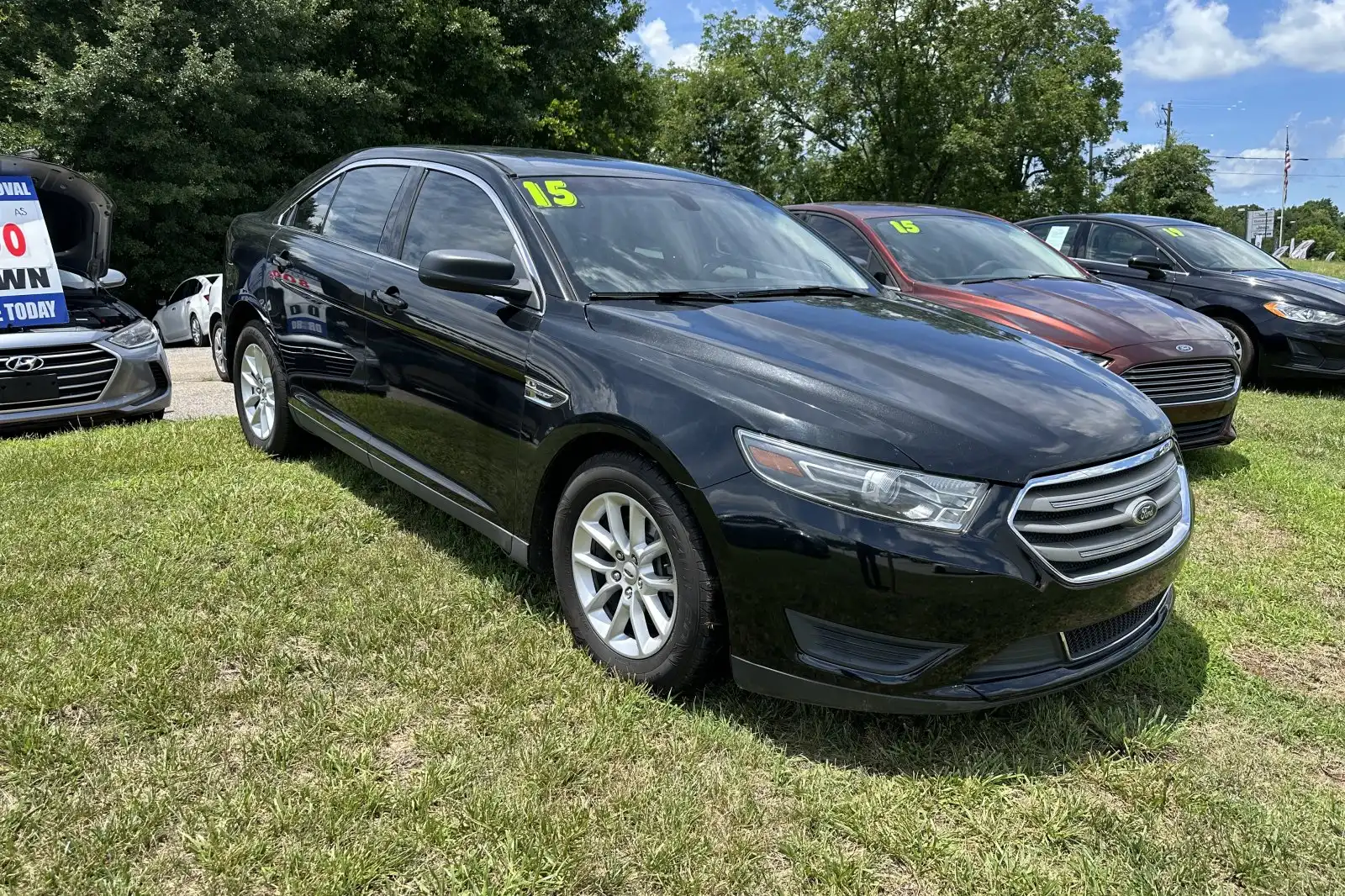 2015 Ford Taurus SE FWD's photo