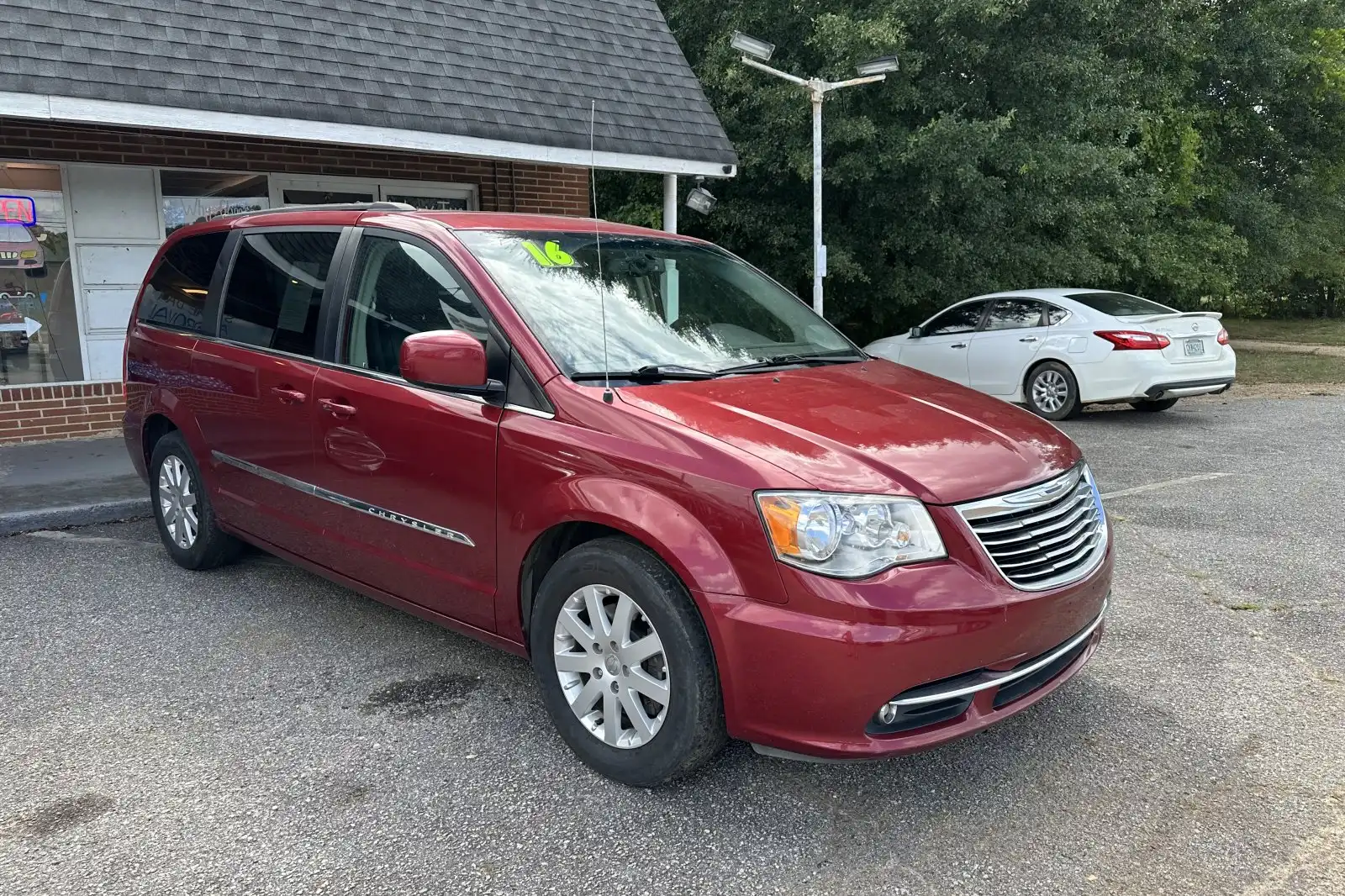 2016 Chrysler Town & Country Touring's photo