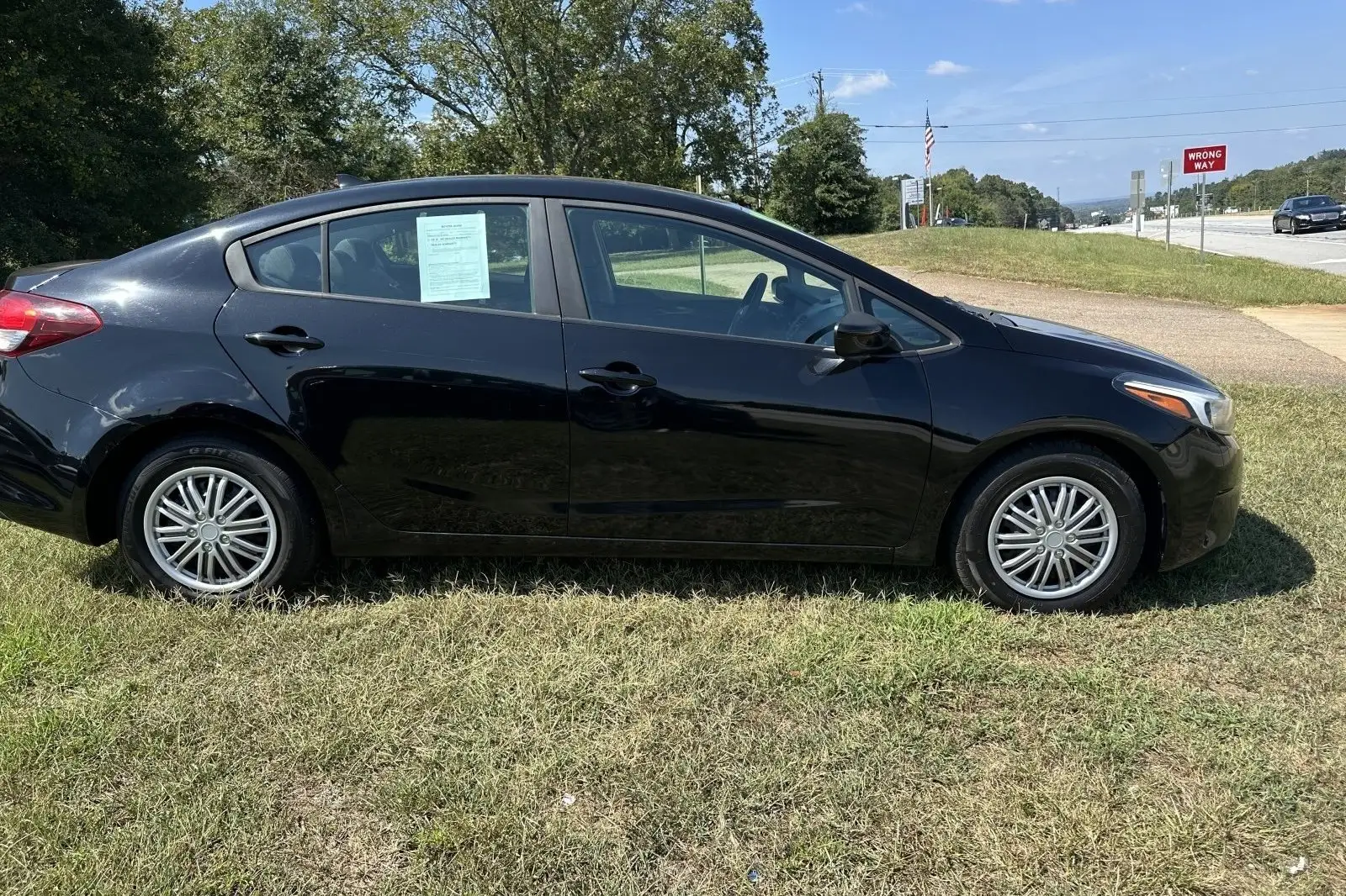 2017 Kia Forte LX Auto photo 1