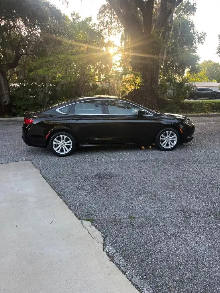 2015 Chrysler 200 Limited's photo