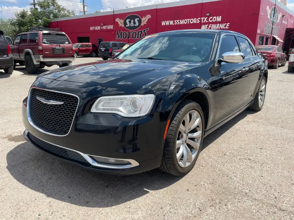 2018 Chrysler 300 Limited's photo
