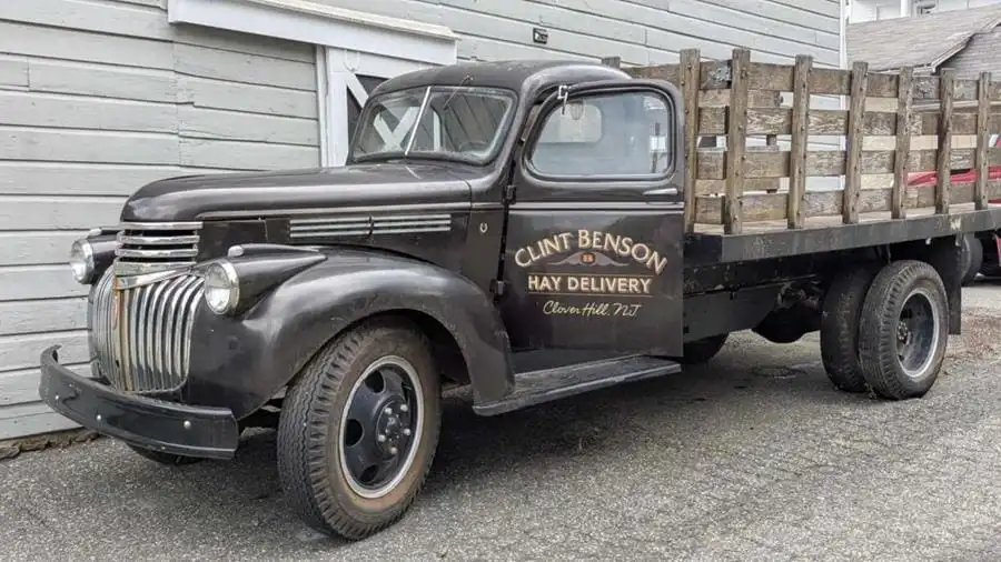 1986 Jaguar XJ Chevrolet Stake Truck's photo