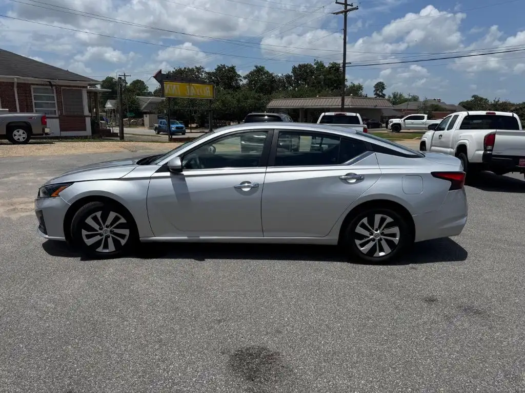 2023 Nissan Altima 2.5 S's photo
