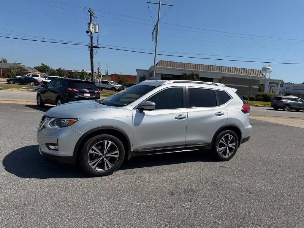 2017 Nissan Rogue SL FWD's photo
