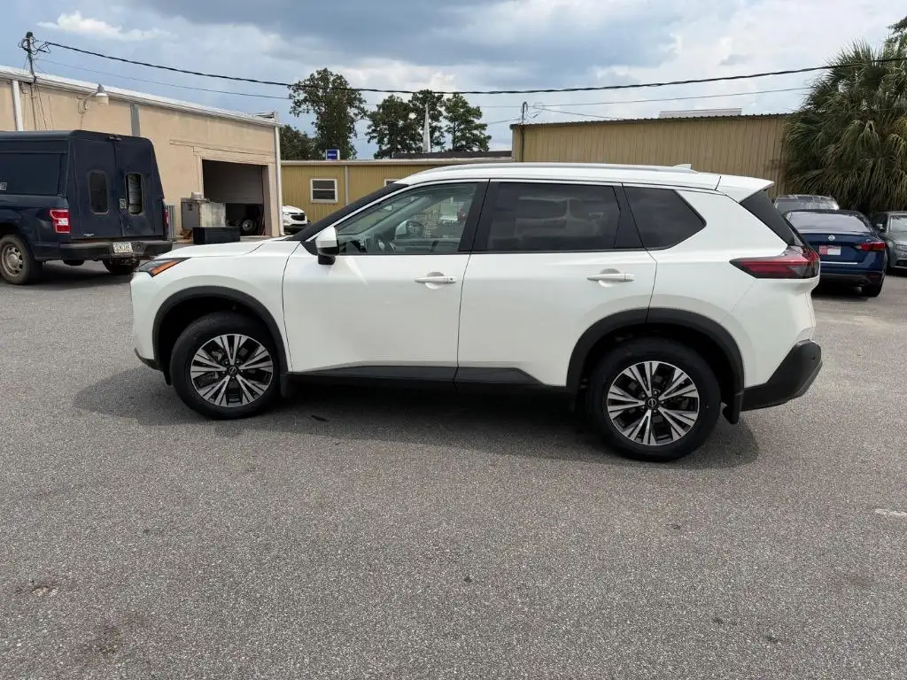 2023 Nissan Rogue SV FWD's photo