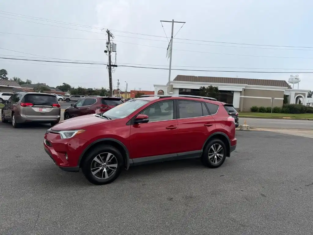 2017 Toyota RAV4 XLE's photo