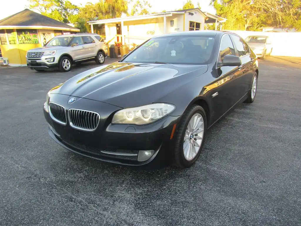 2013 BMW 5 Series 535i xDrive Sedan's photo