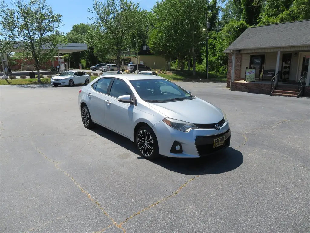 2014 Toyota Corolla S Plus AT photo 4
