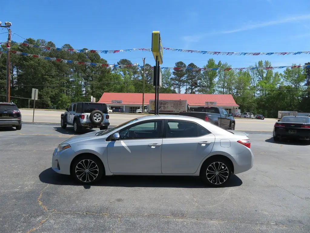2014 Toyota Corolla S Plus AT photo 3