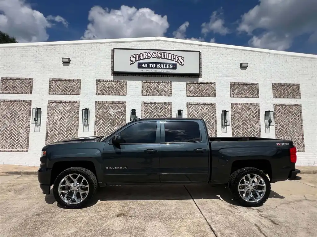 2017 Chevrolet Silverado 1500 LT Z71 4X4 Crew Cab Short Box's photo