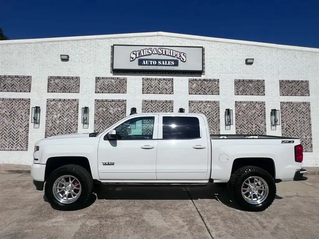 2017 Chevrolet Silverado 1500 LT 4X4 Crew Cab Standard Box's photo