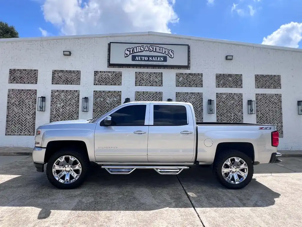 2018 Chevrolet Silverado 1500 Z71 4WD Crew Cab Standard Box LT's photo