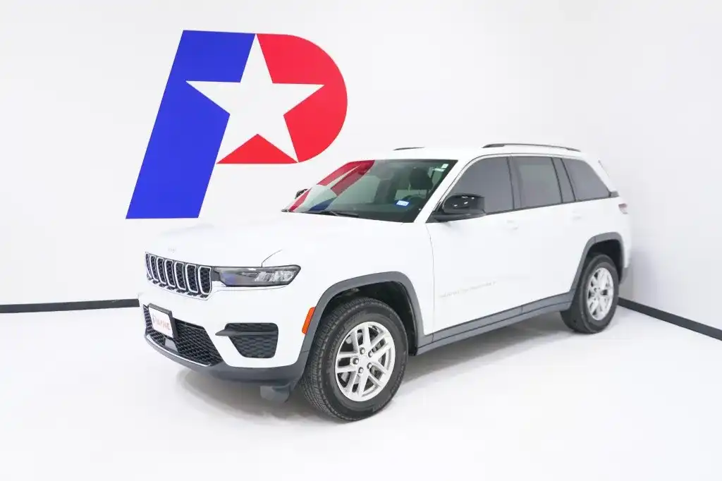 2023 Jeep Grand Cherokee Laredo's photo