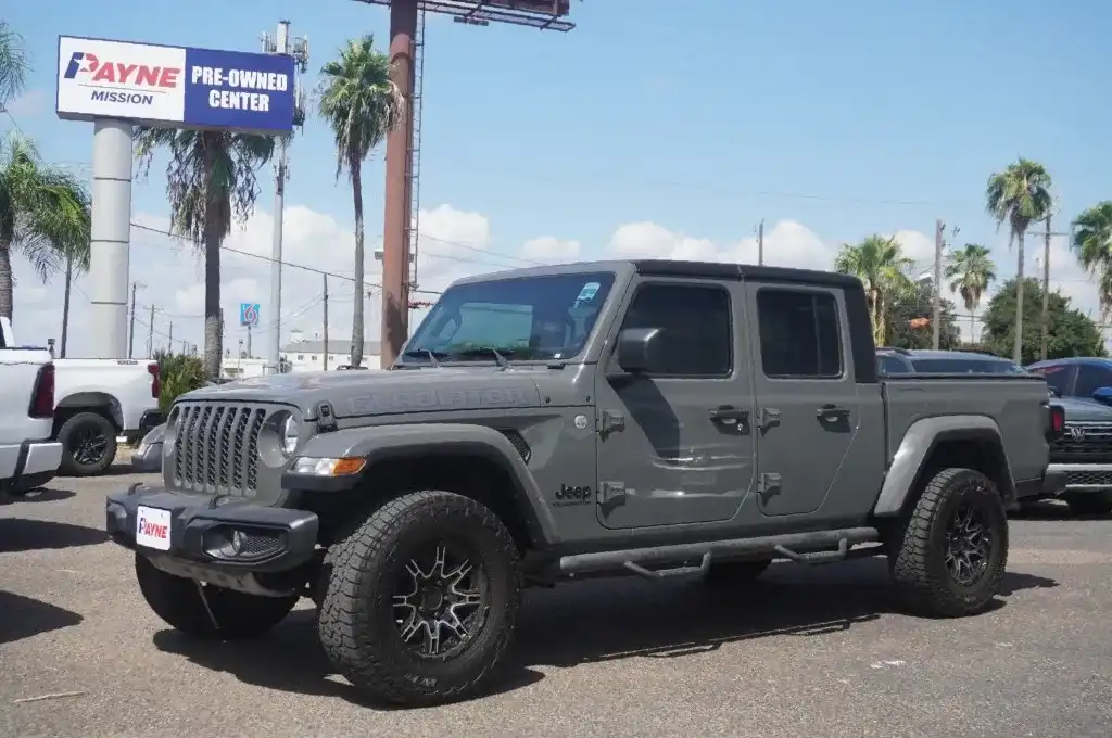 2020 Jeep Gladiator Sport S's photo