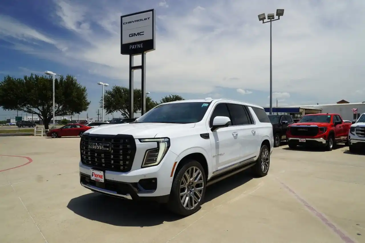 2026 GMC Yukon Denali Ultimate AWD's photo