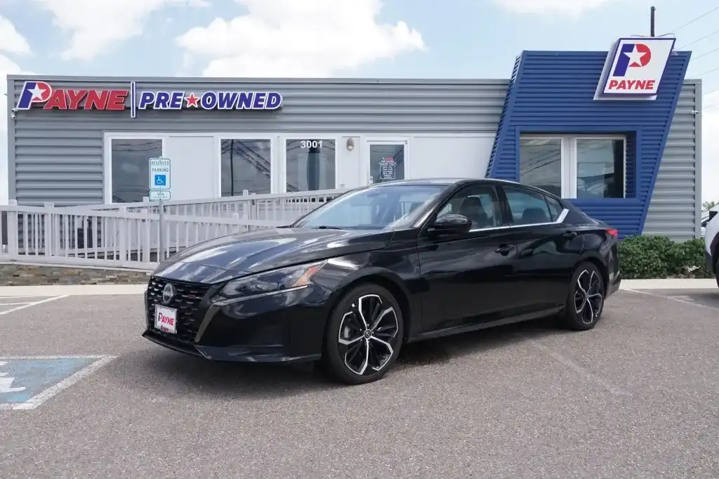 2025 Nissan Altima 2.5 SR's photo