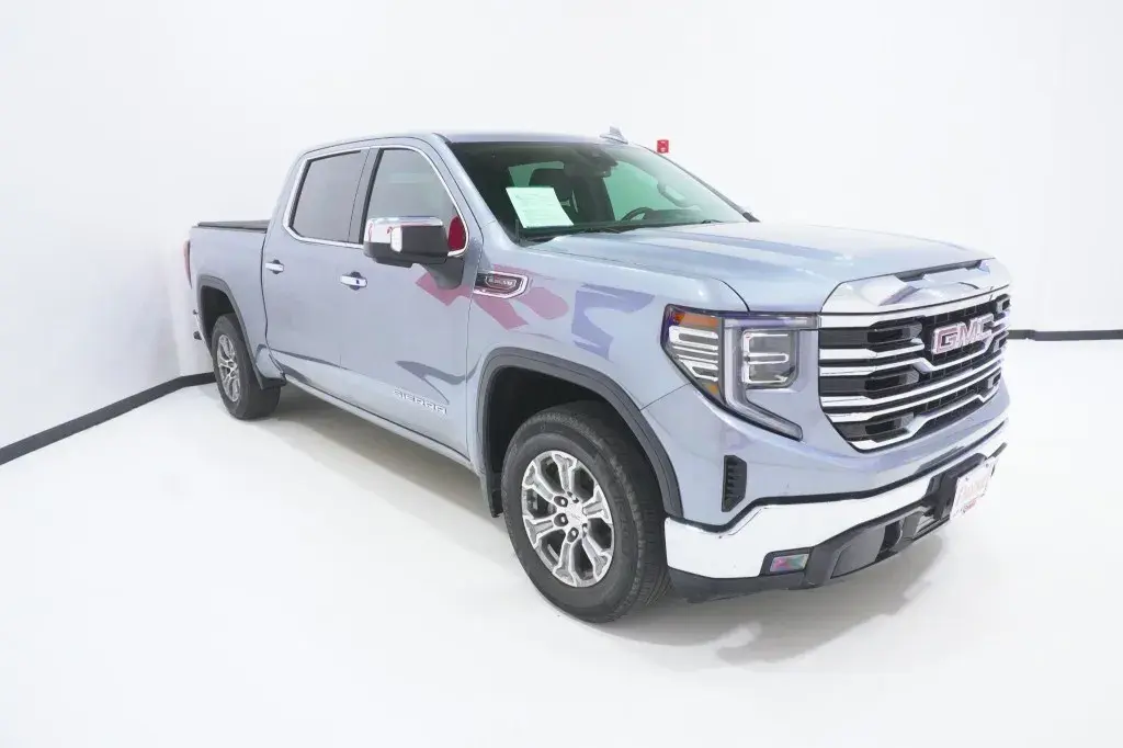 2024 GMC Sierra 2WD Crew Cab Short Box SLT photo 3