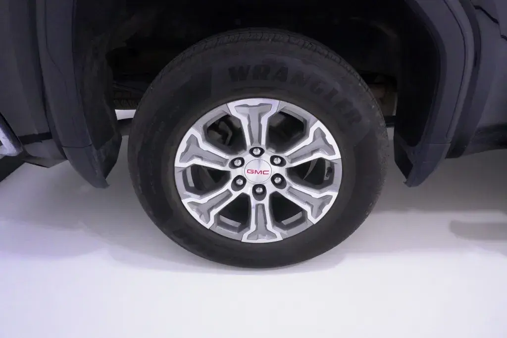 2024 GMC Sierra 2WD Crew Cab Short Box SLT photo 5