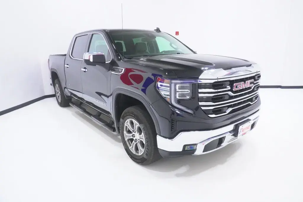 2024 GMC Sierra 2WD Crew Cab Short Box SLT photo 3
