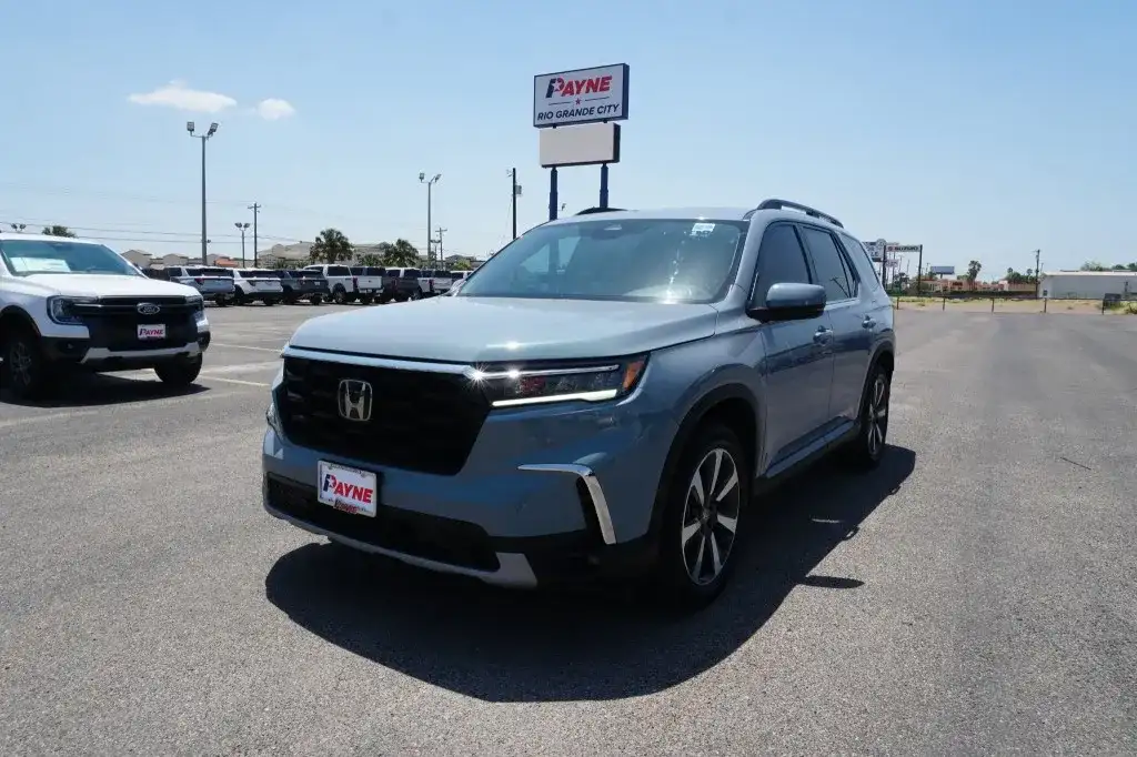 2024 Honda Pilot Touring 2WD's photo