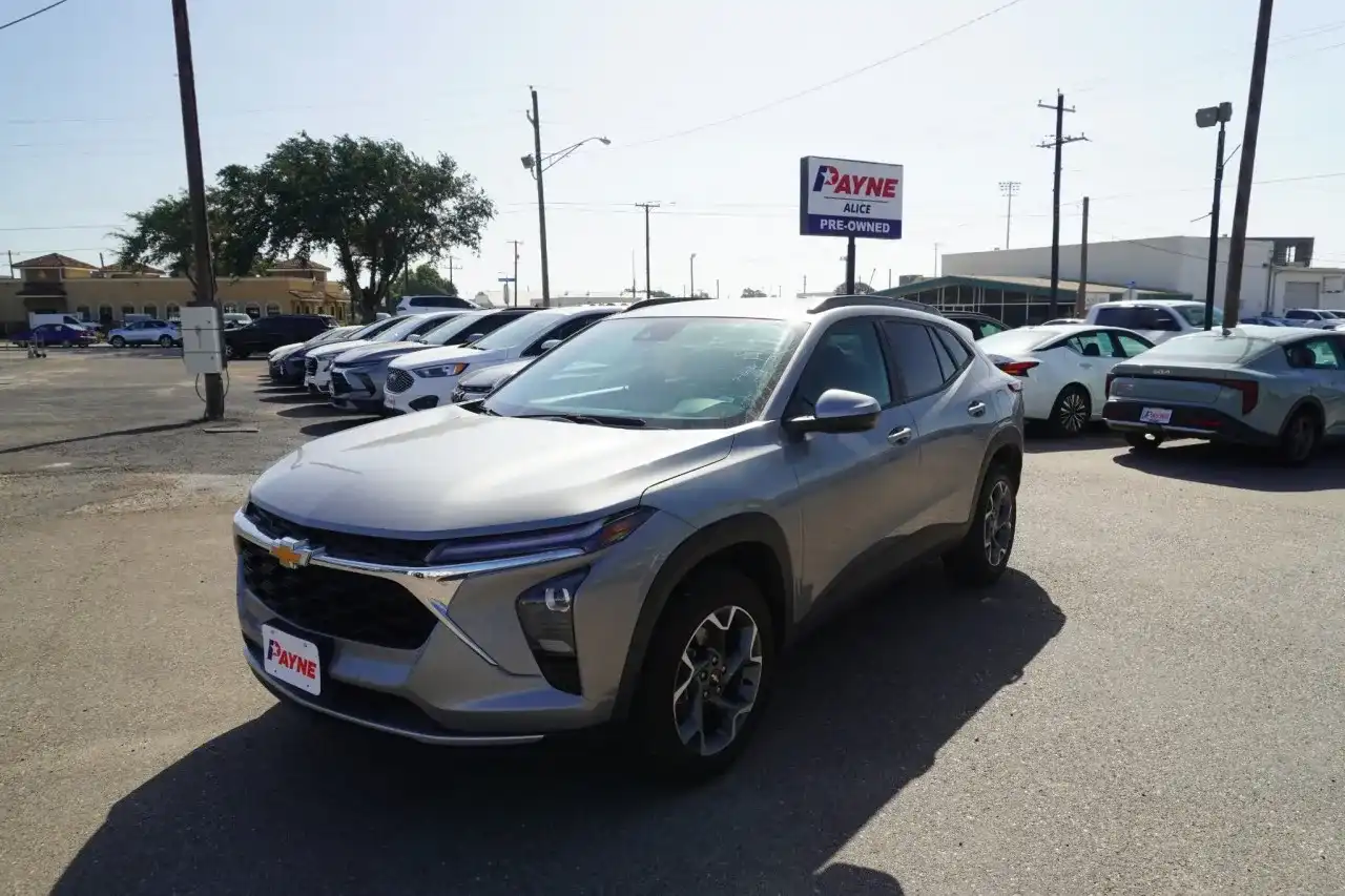 2025 Chevrolet Trax LT's photo