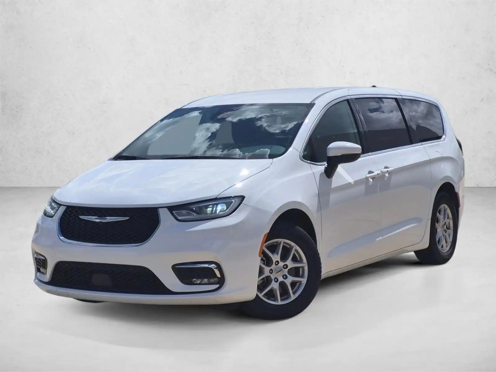 2023 Chrysler Pacifica Touring L's photo