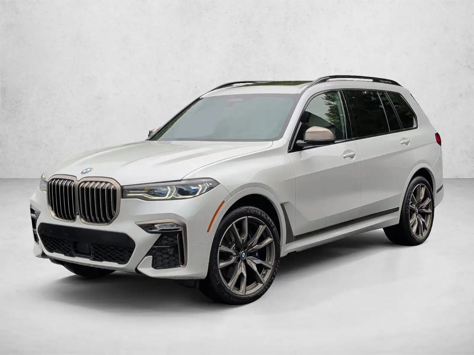 2021 BMW X7 M50i's photo