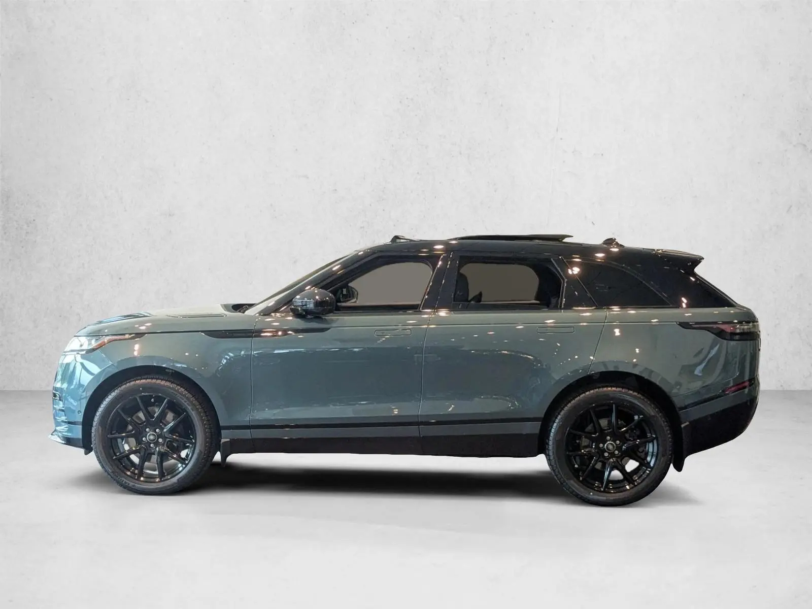 2026 Land Rover Range Rover Velar P400 Dynamic SE photo 4
