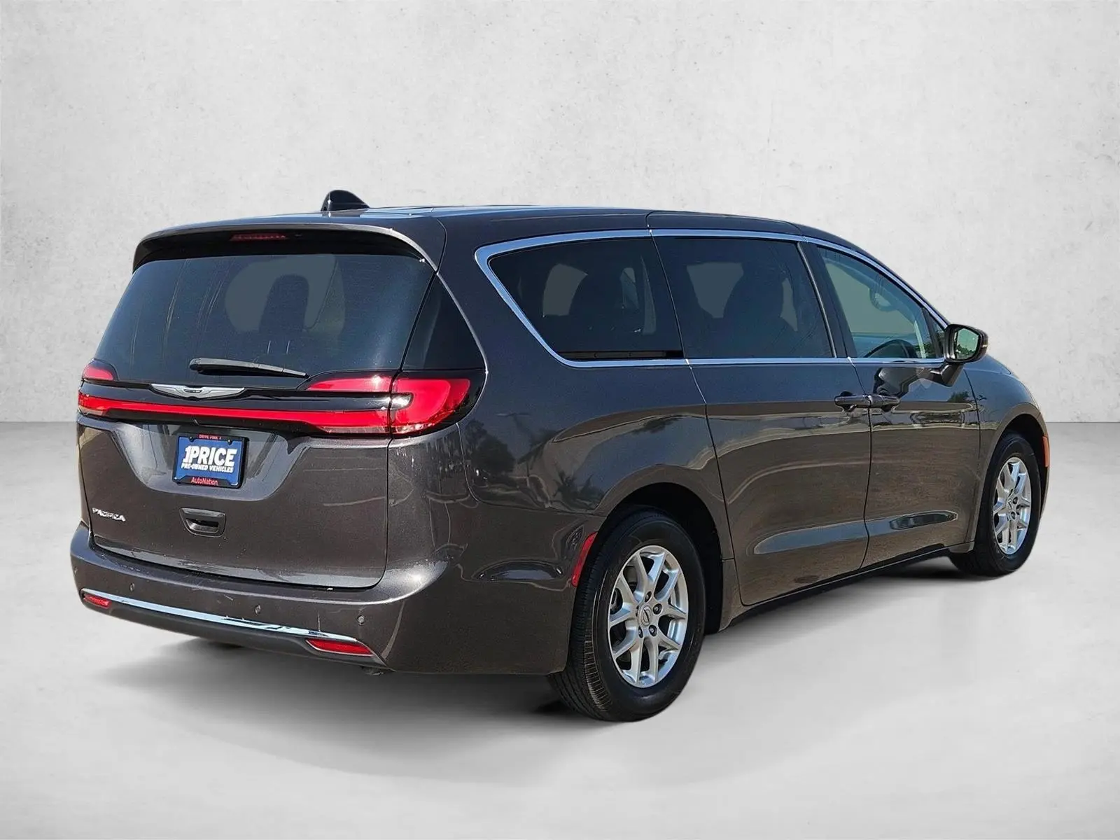 2023 Chrysler Pacifica Touring L photo 5