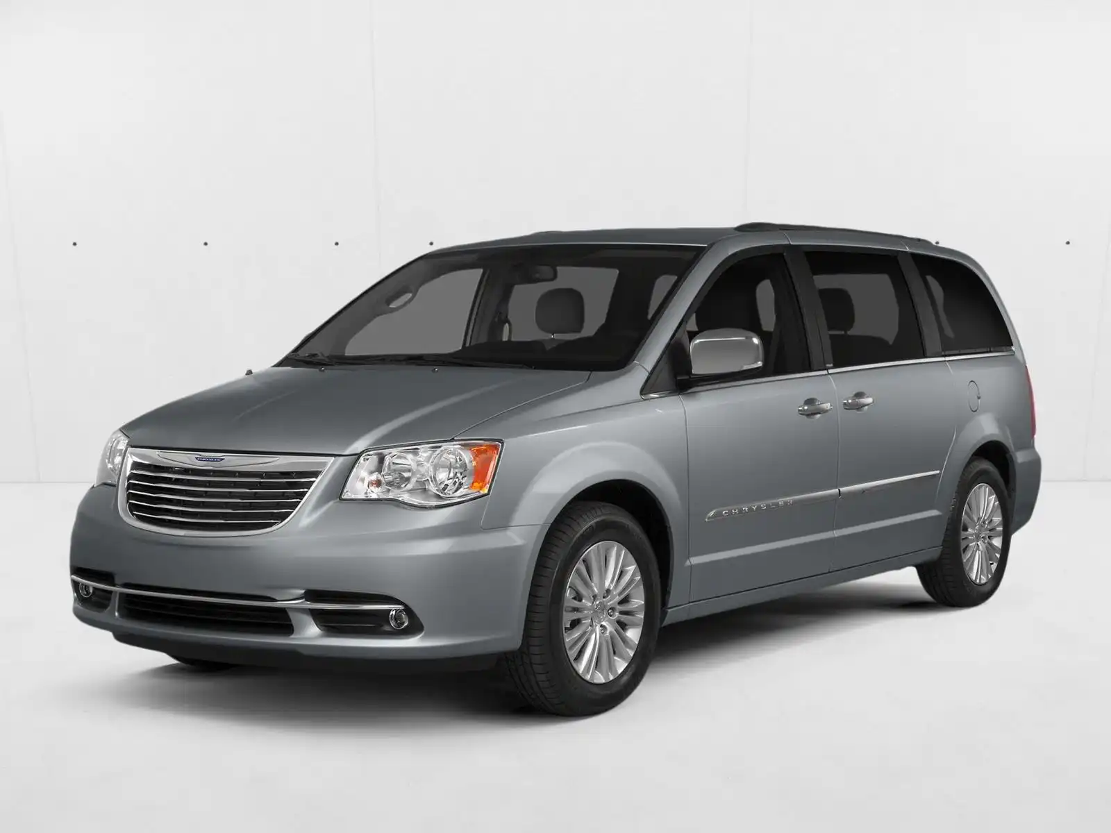 2015 Chrysler Town & Country LX's photo