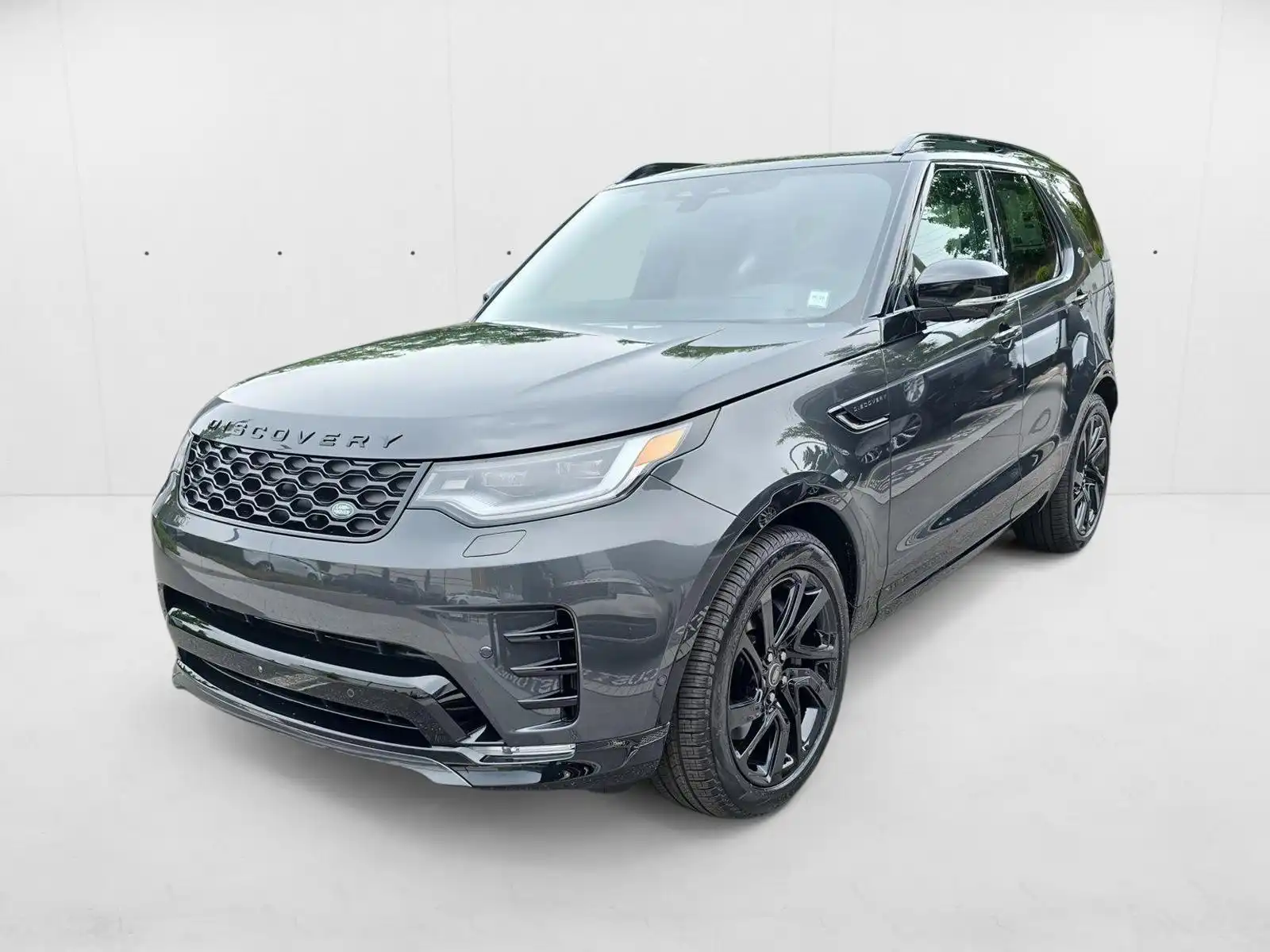 2025 Land Rover Discovery P360 Dynamic SE's photo