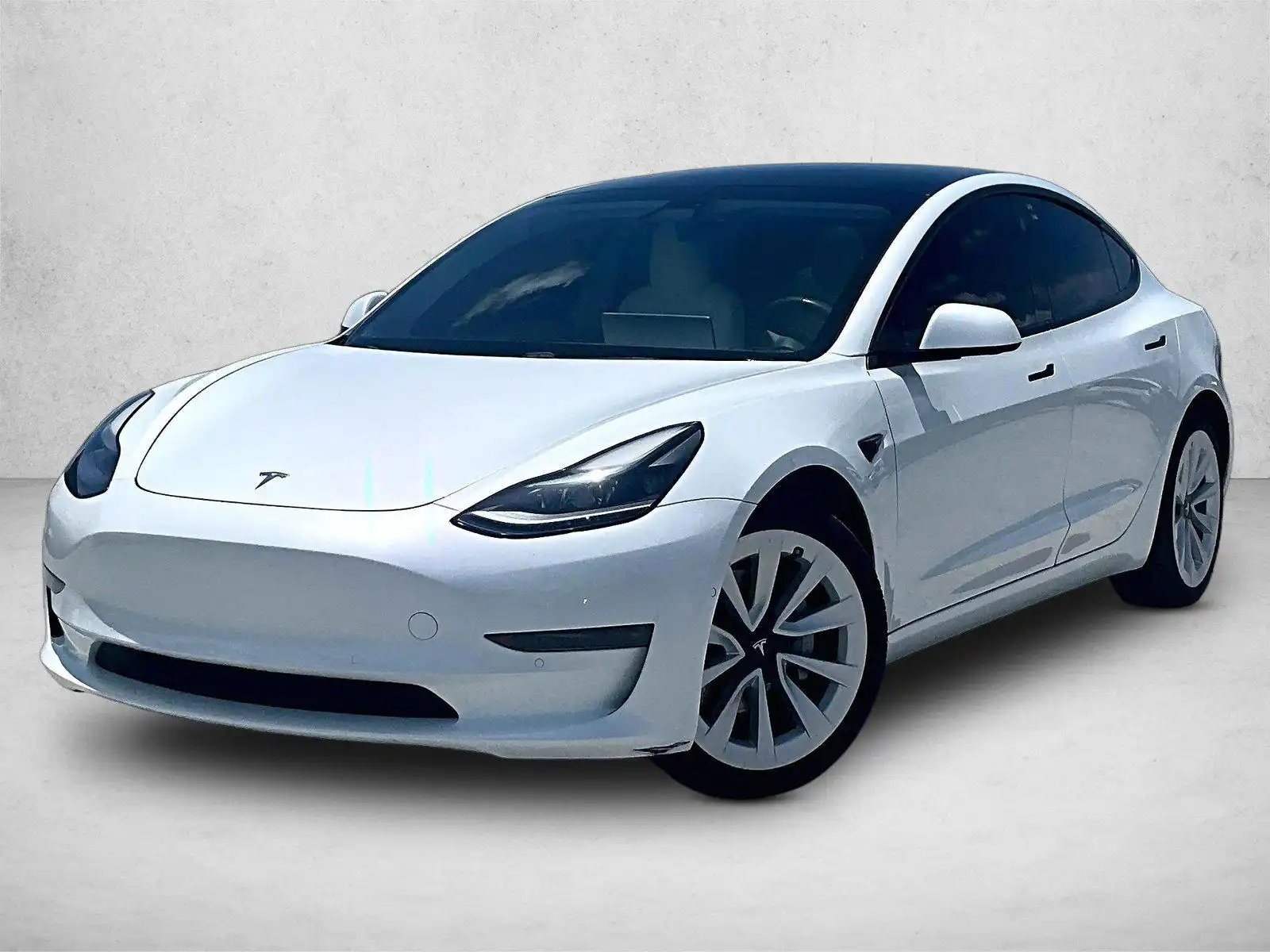 2021 Tesla Model 3 Standard Range Plus's photo