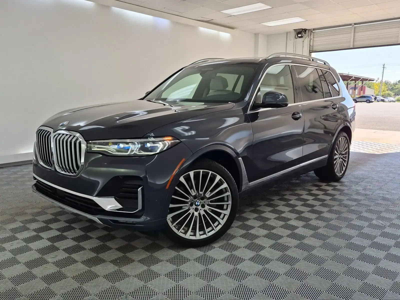 2019 BMW X7 xDrive50i's photo