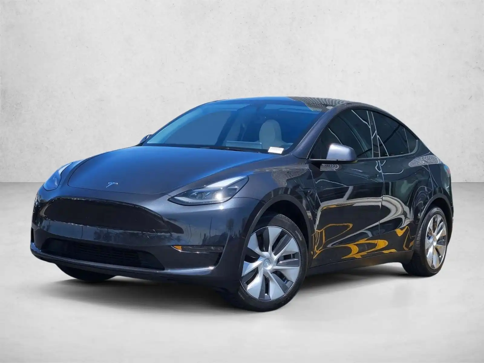 2024 Tesla Model Y Long Range Rear Wheel Drive's photo