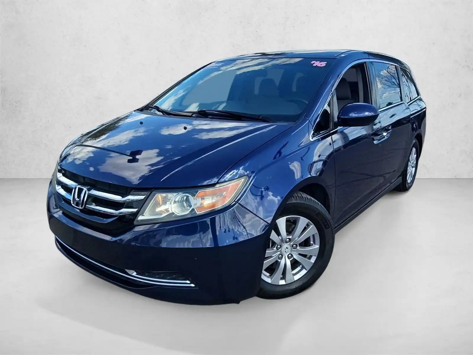 2016 Honda Odyssey SE's photo