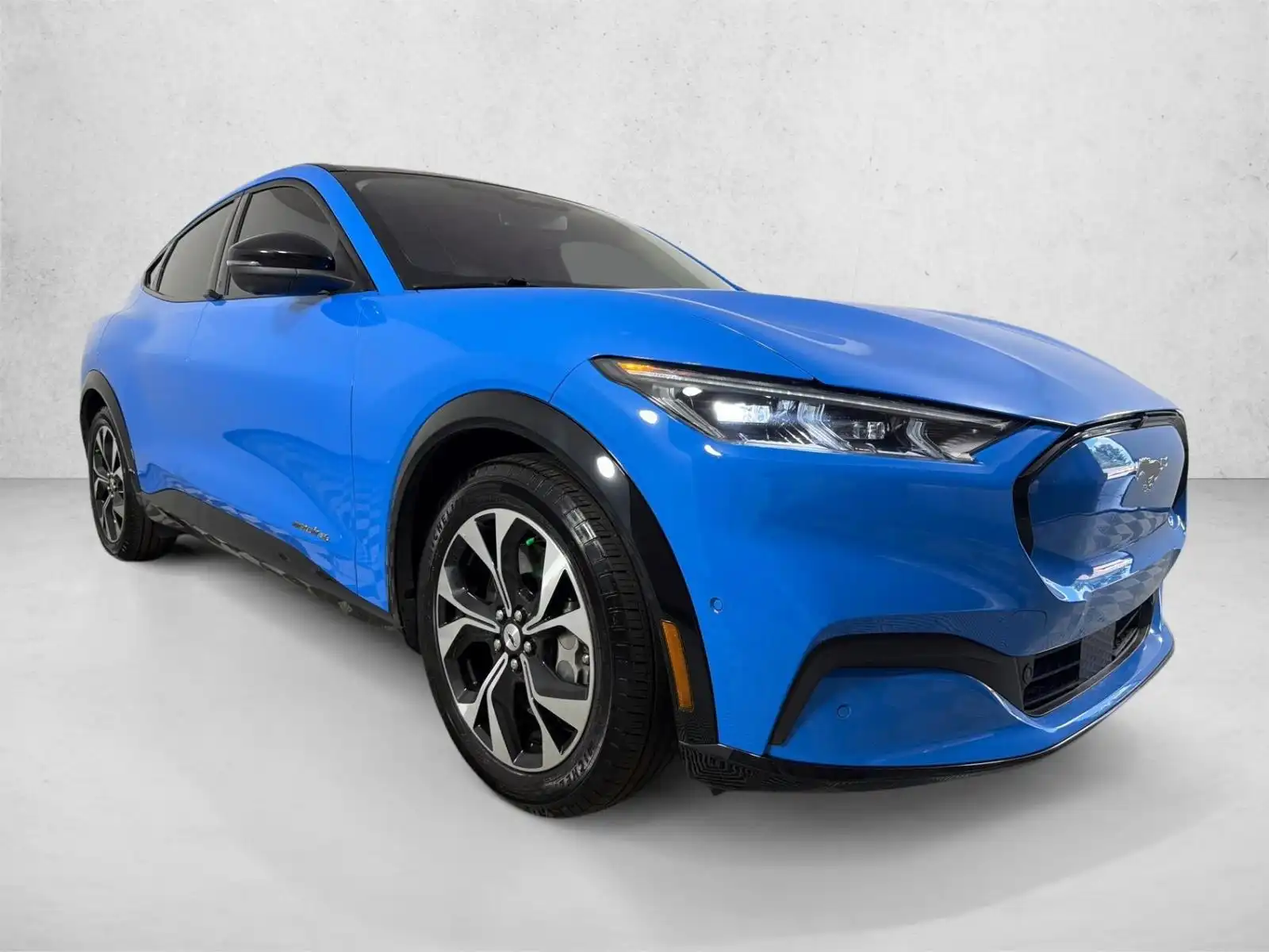 2022 Ford Mustang-Mach-e Premium's photo