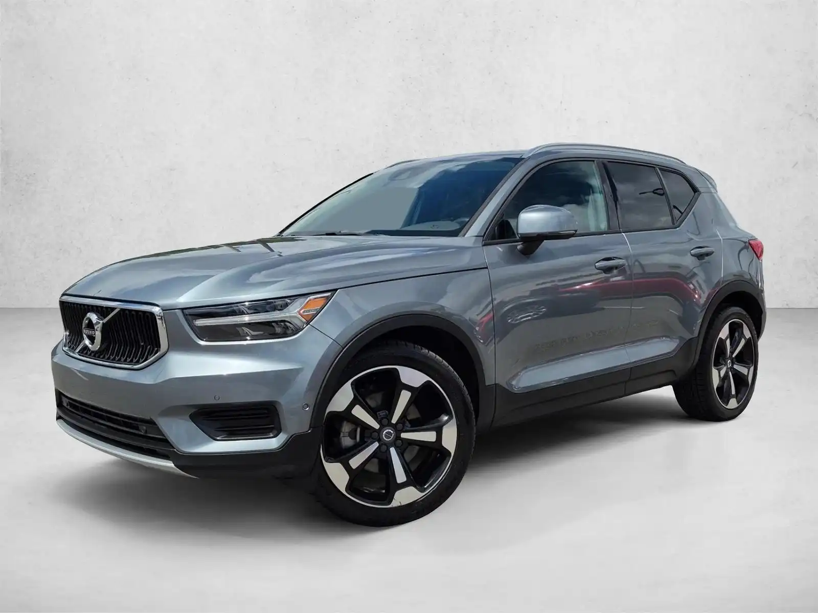 2019 Volvo XC40 T5 Momentum AWD's photo