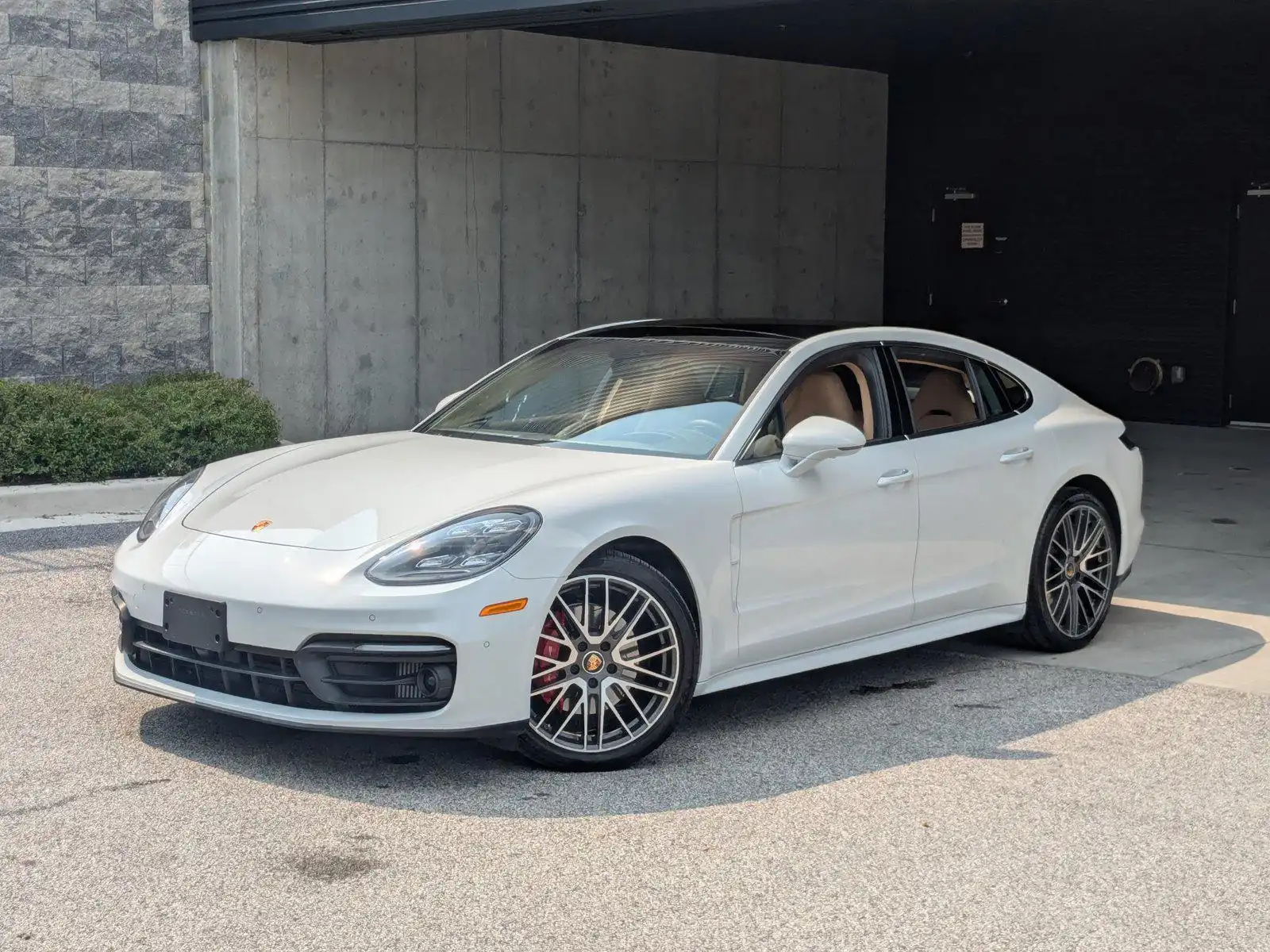 2022 Porsche Panamera 4S's photo