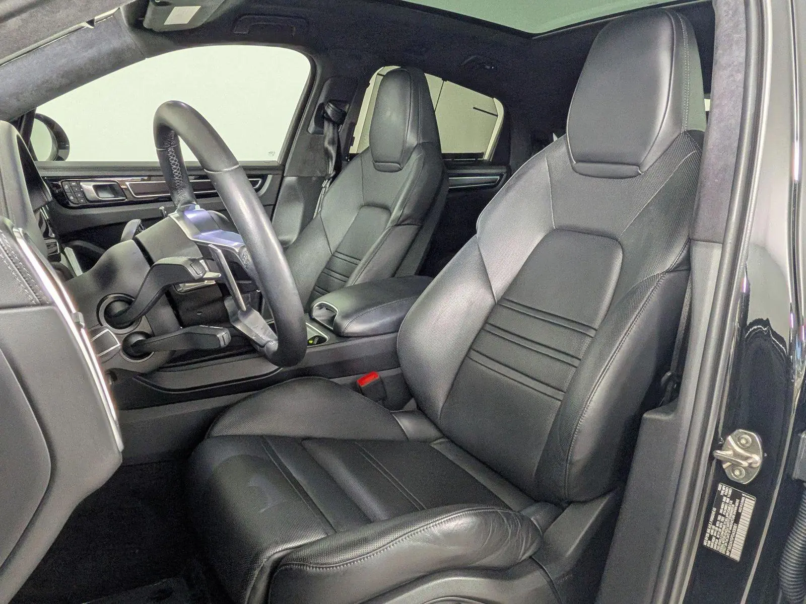 2023 Porsche Cayenne GTS photo 5
