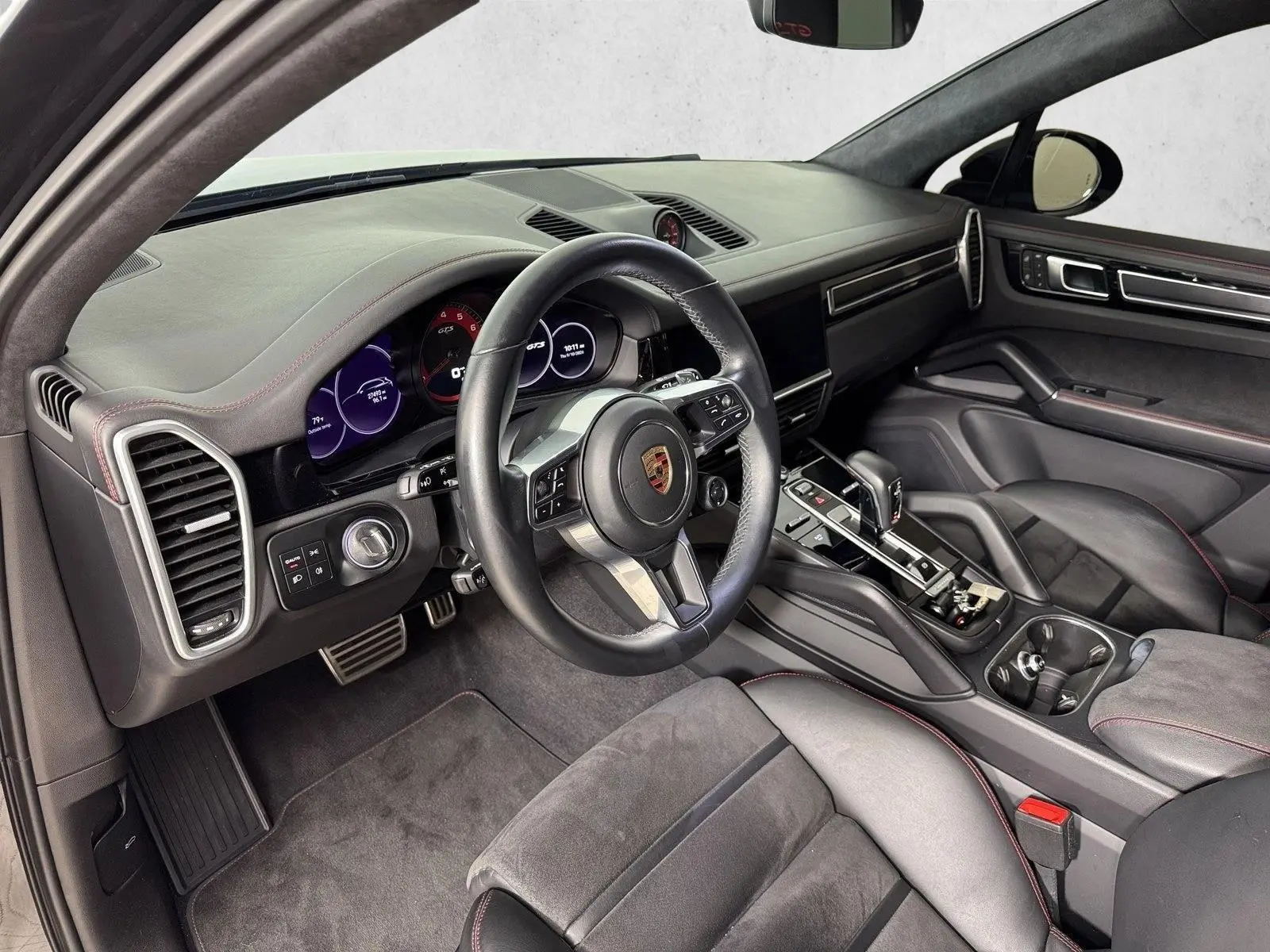 2023 Porsche Cayenne GTS photo 4