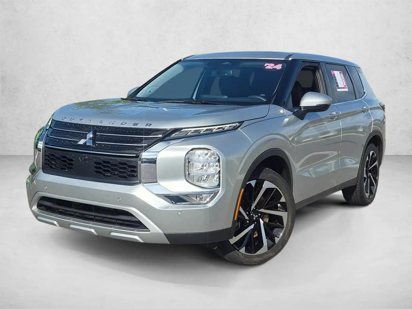 2024 Mitsubishi Outlander SE 2WD's photo