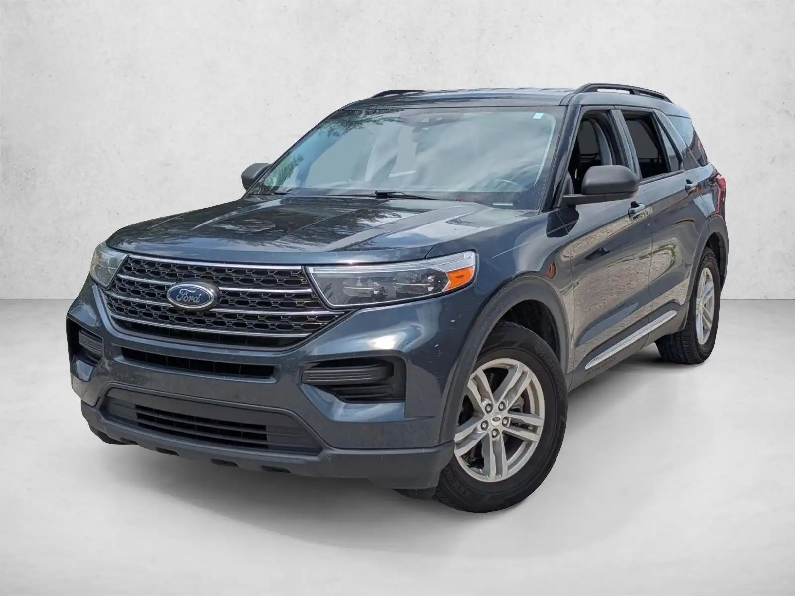 2022 Ford Explorer XLT RWD's photo