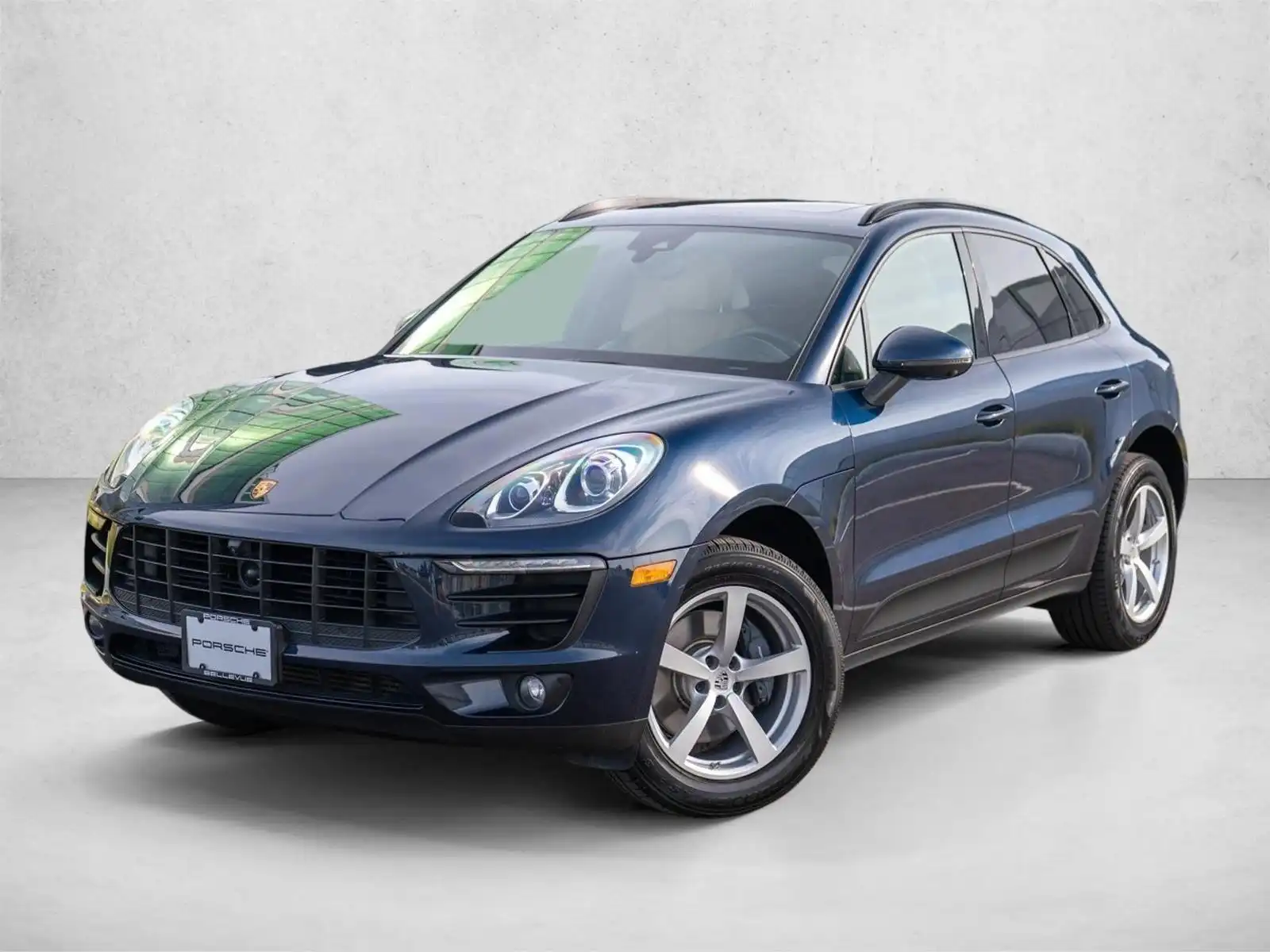 2017 Porsche Macan Base's photo