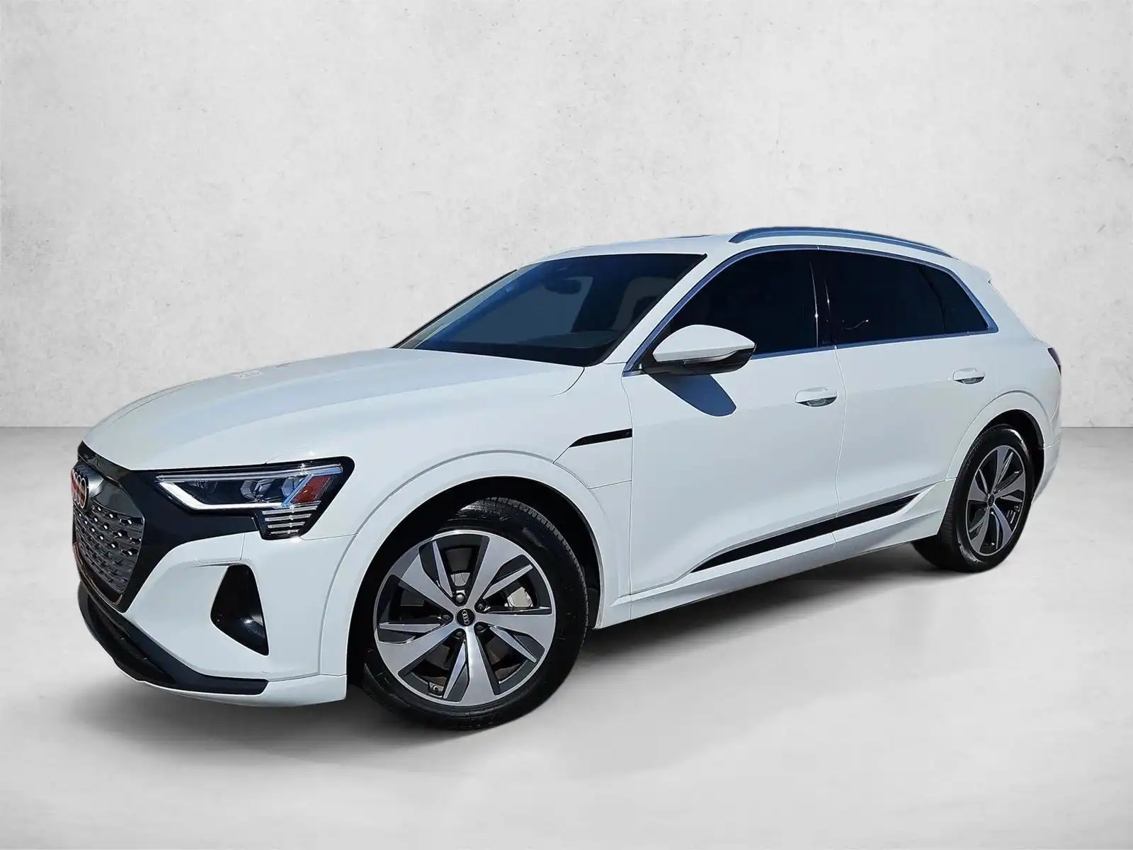 2024 Audi Q8 e-tron 114 kWh Premium quattro 55's photo
