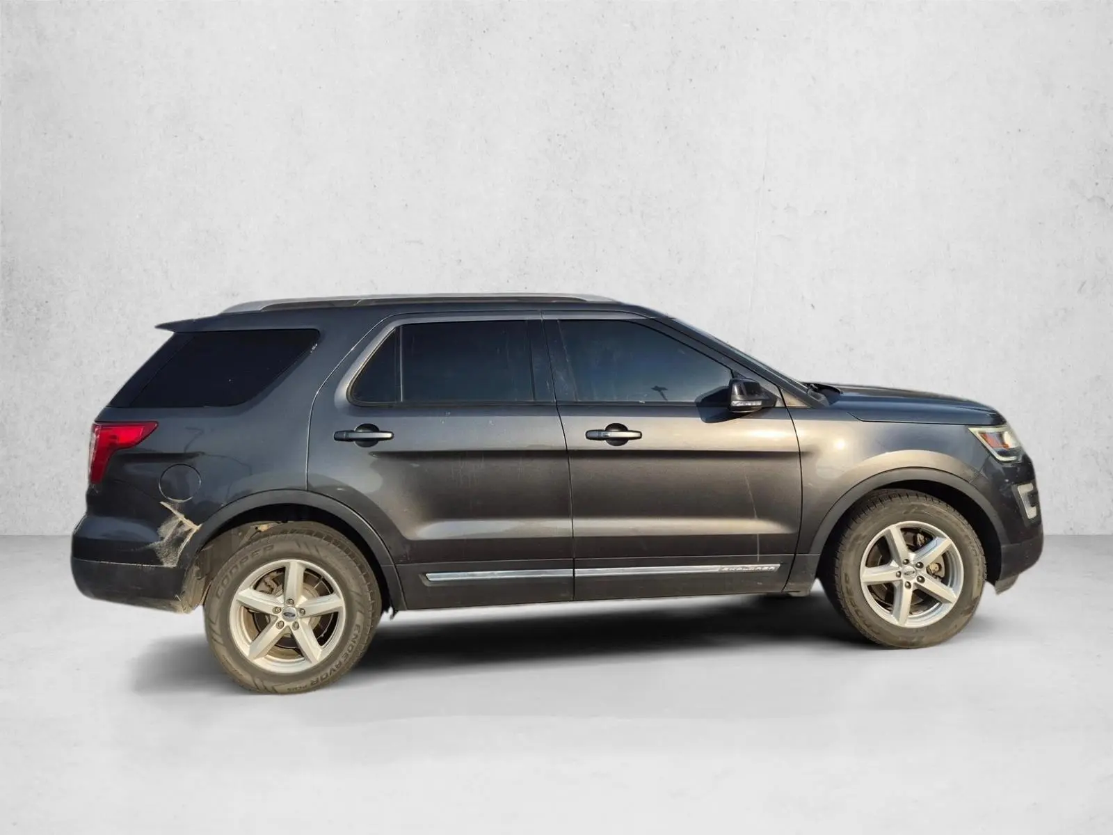 2016 Ford Explorer XLT 4WD photo 4