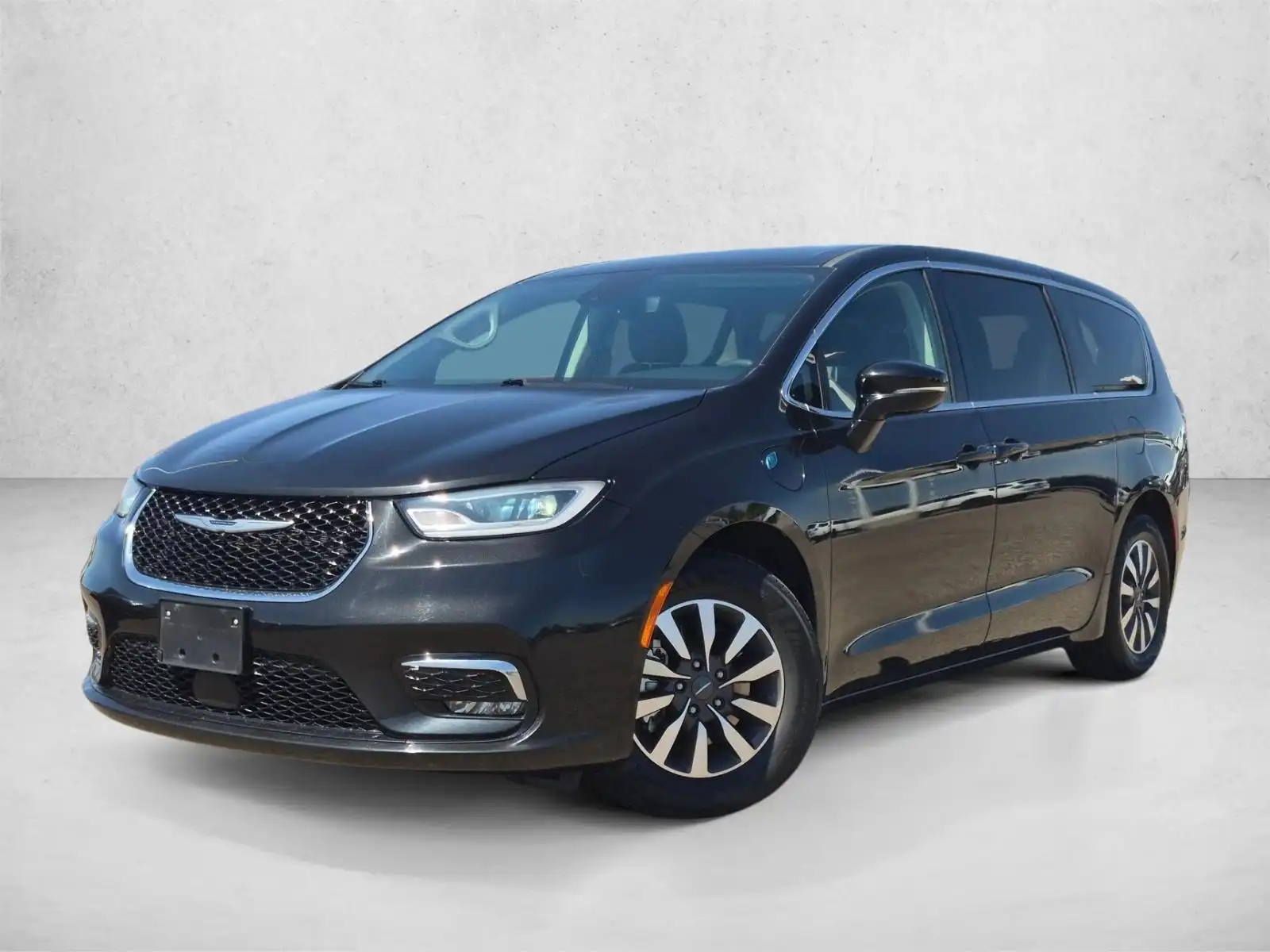 2024 Chrysler Pacifica Hybrid Select PHEV's photo
