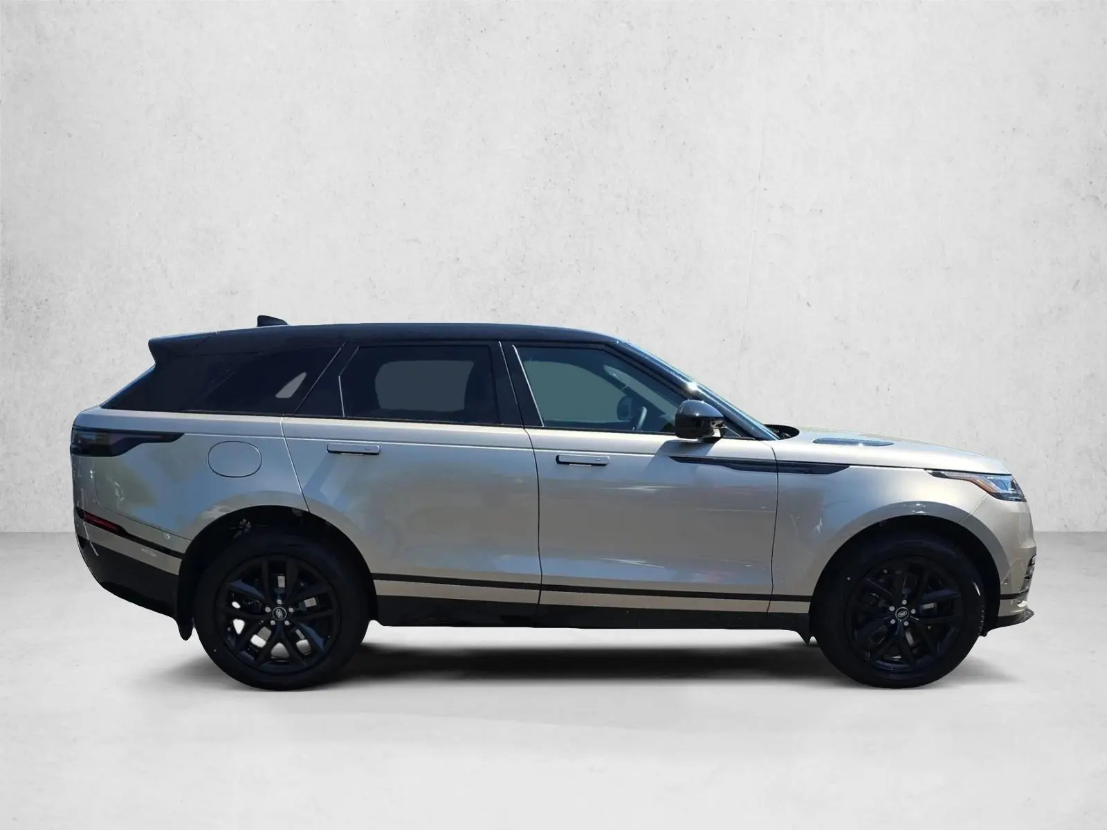 2026 Land Rover Range Rover Velar P250 Dynamic SE photo 4