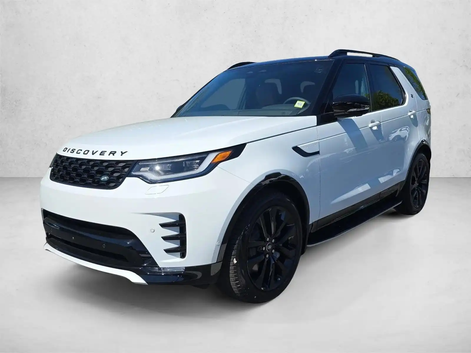 2026 Land Rover Discovery P300 Dynamic SE's photo