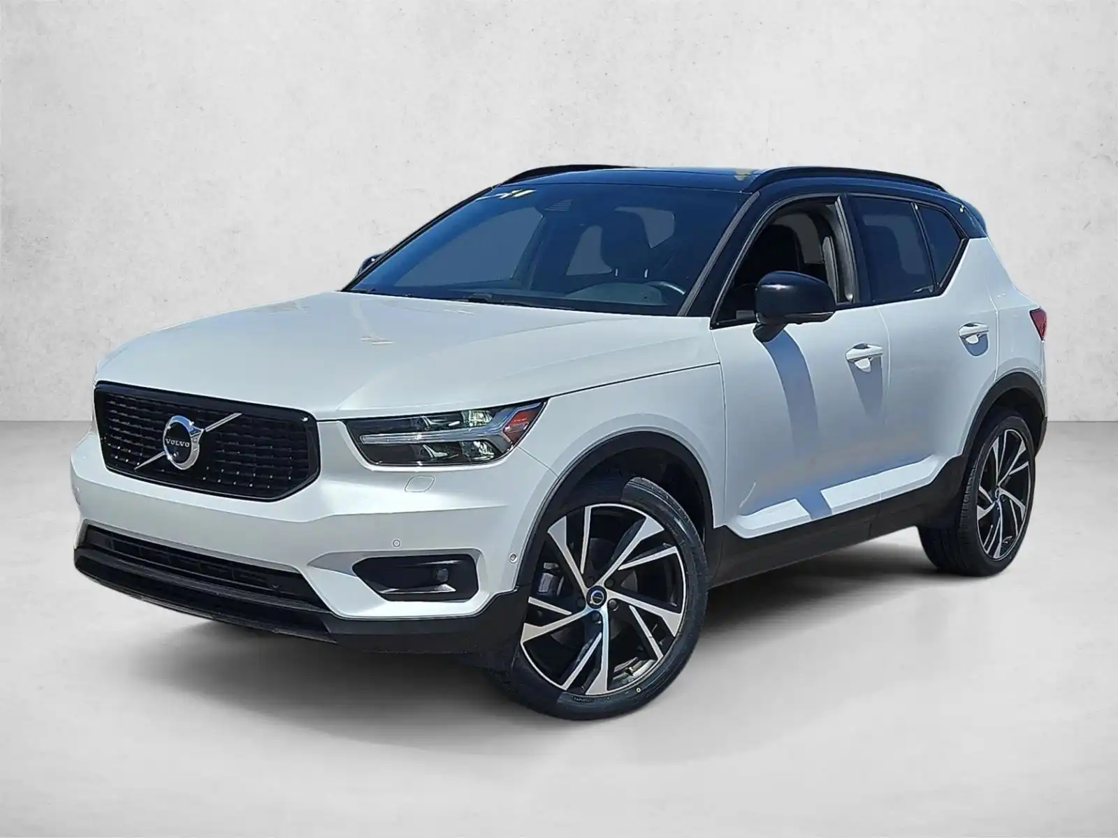 2019 Volvo XC40 T5 R-Design AWD's photo