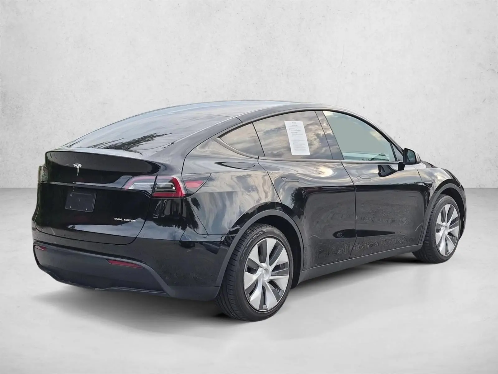 2024 Tesla Model Y Long Range Dual Motor AWD photo 5